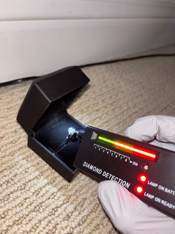 VVS1 Moissanite Engagement Ring 1 Carat