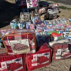 Blankets.   91 Ave Thomas. 