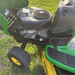 Riding Lawn Mower Runs Perfect Moving 