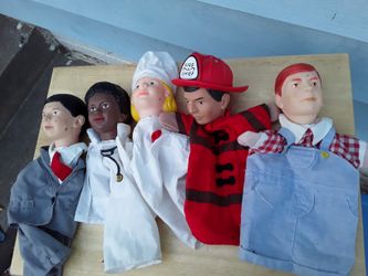 5 puppets