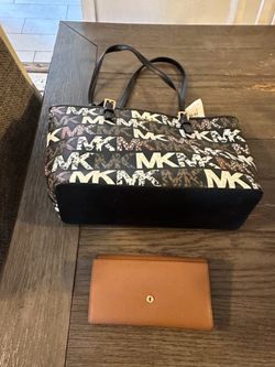 Michael kors bag with wallet