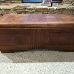 Mid Century Cavalier Cedar Chest, Vintage Hope Chest, Trunk, Dresser, Antique Storage Cabinet
.