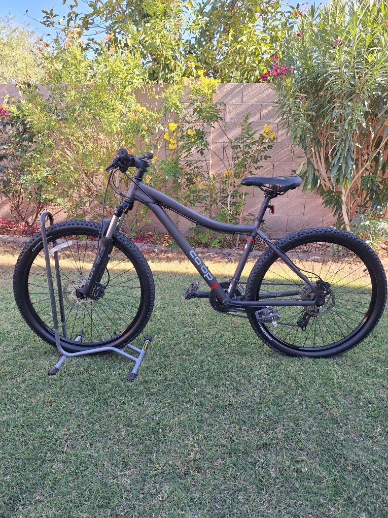 CO_OP DIRT 1.1 MOUNTAIN BIKE 27.5 INCH LIKE NEW ( CHECK MY OTHER BIKES)