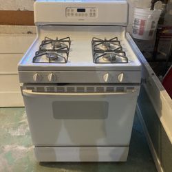 Never Used Hotpoint 30 Inch Gas Stove