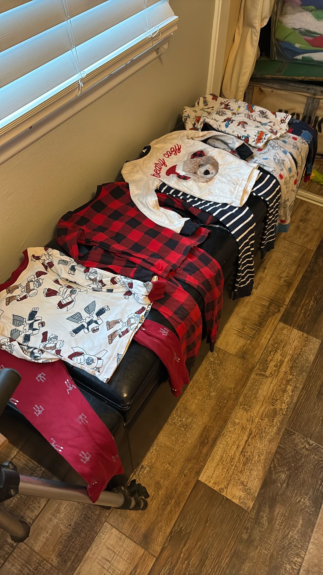 4 Sets Of Kids Pajamas. Size 3t