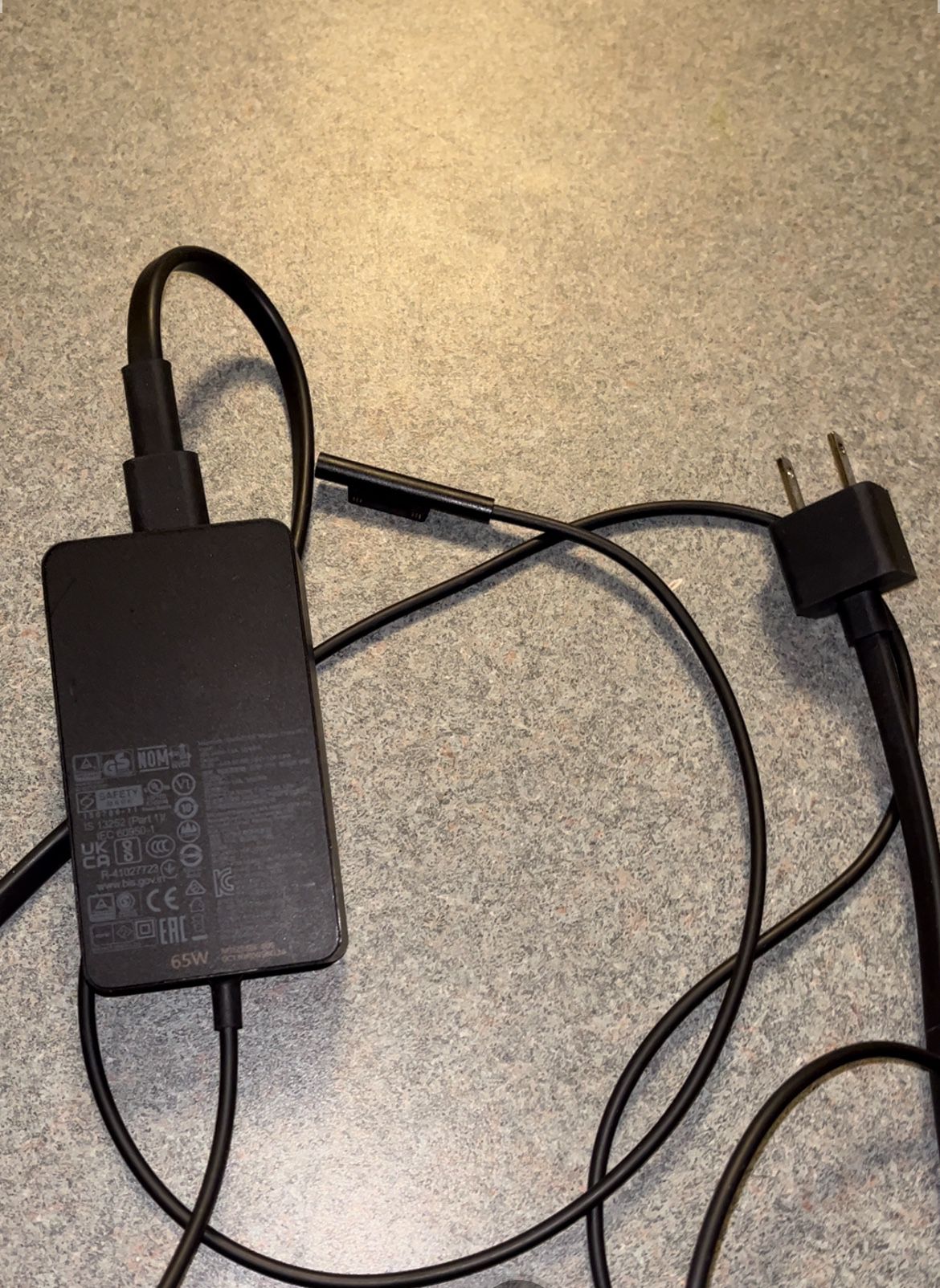 Genuine Surface Pro 65 W Charger