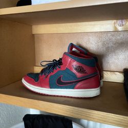 Jordan 1 Mid Gym Red Dark Sea Blue 