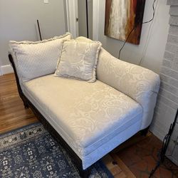 Living Room/Bedroom Chase Lounge