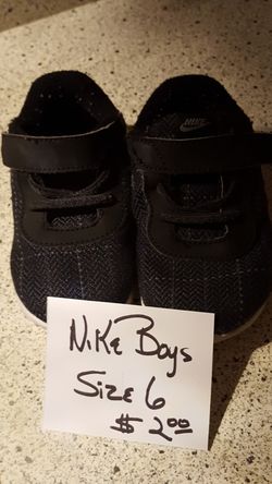Boys Nike size 6 shoe
