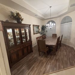 Hole dining room set