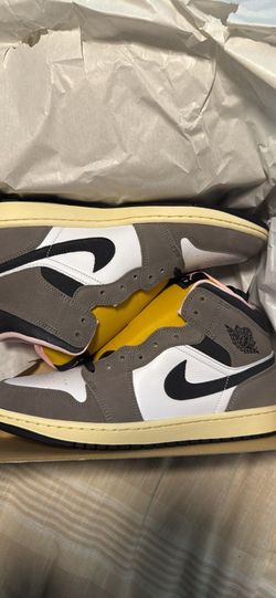 Air Jordan 1 Mid SE size 10.5