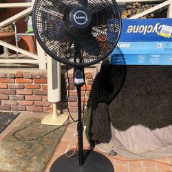 PRICE IS FIRM Lasko 18” Pedestal Fan Adjustable Height 3-Speed Oscillates (turns left and right) NO REMOTE MODEL  45  You are more than welcome to tes