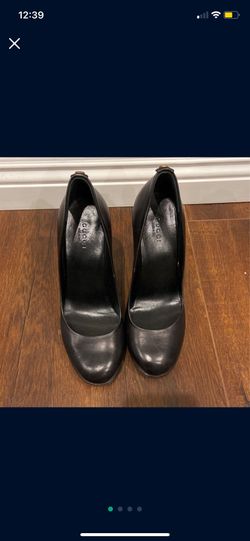 GUCCI CLOSED TOE HEELS