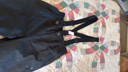 Snowpants with suspenders