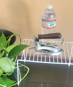 VINTAGE SMALL KNAPP MONARCH COMPANY IRON.