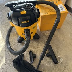 DEWALT Stealthsonic Quiet 6-Gallon 4 HP Corded Wet/Dry Shop Vacuum with Accessories Included