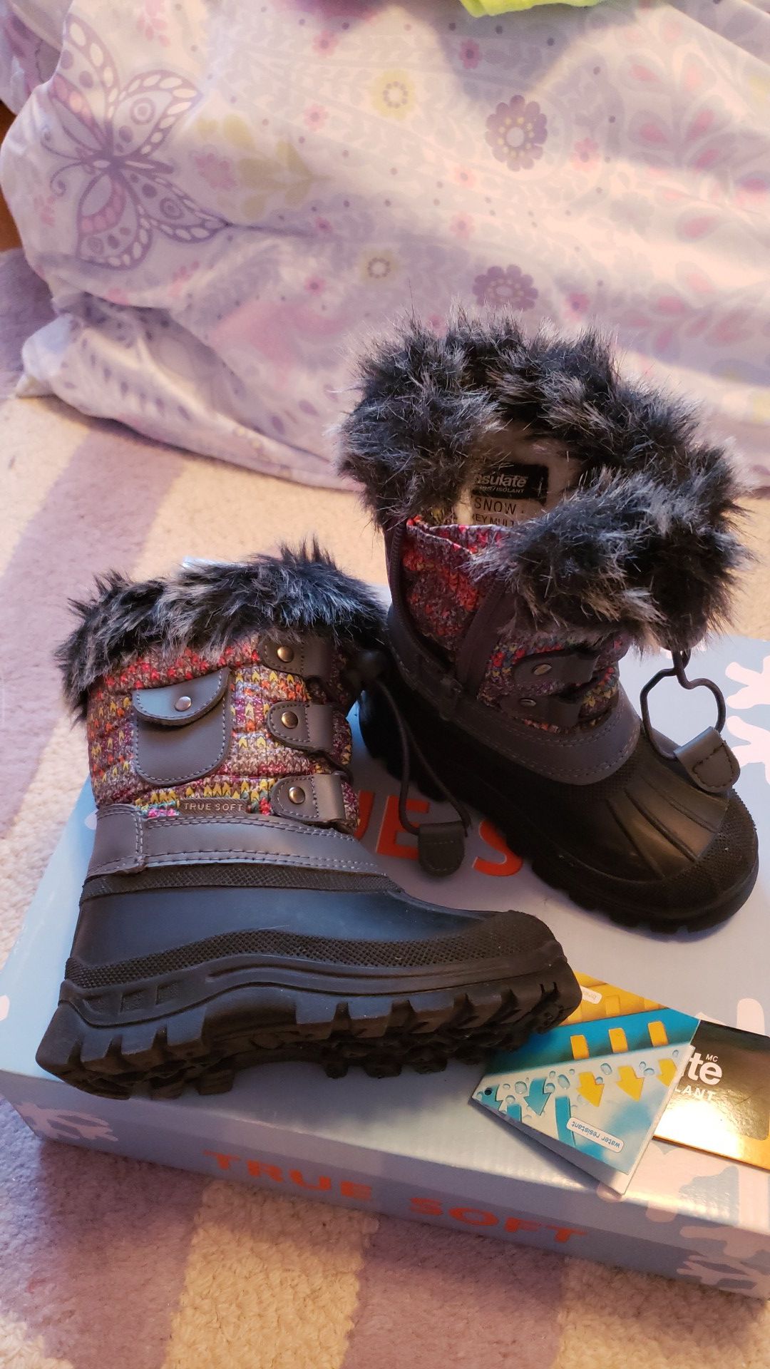 Girls snow boots size 9 toddler