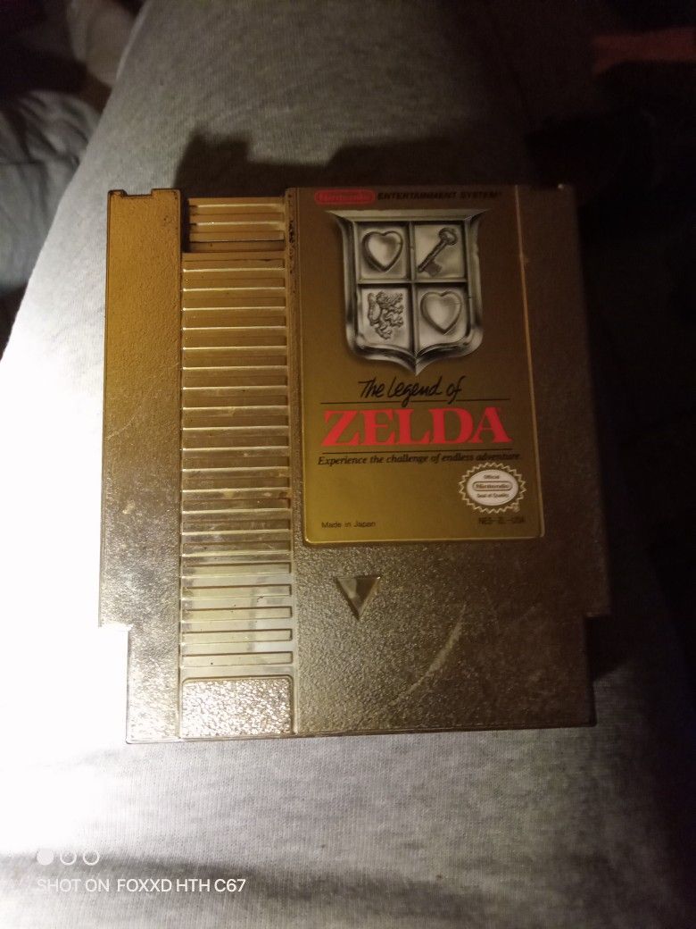 The Legend of Zelda -- NES Nintendo Authentic GOLD Original RPG 5 Screw Game