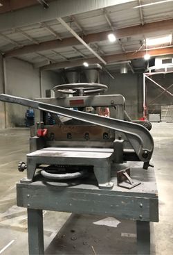 Straight edge cutter
