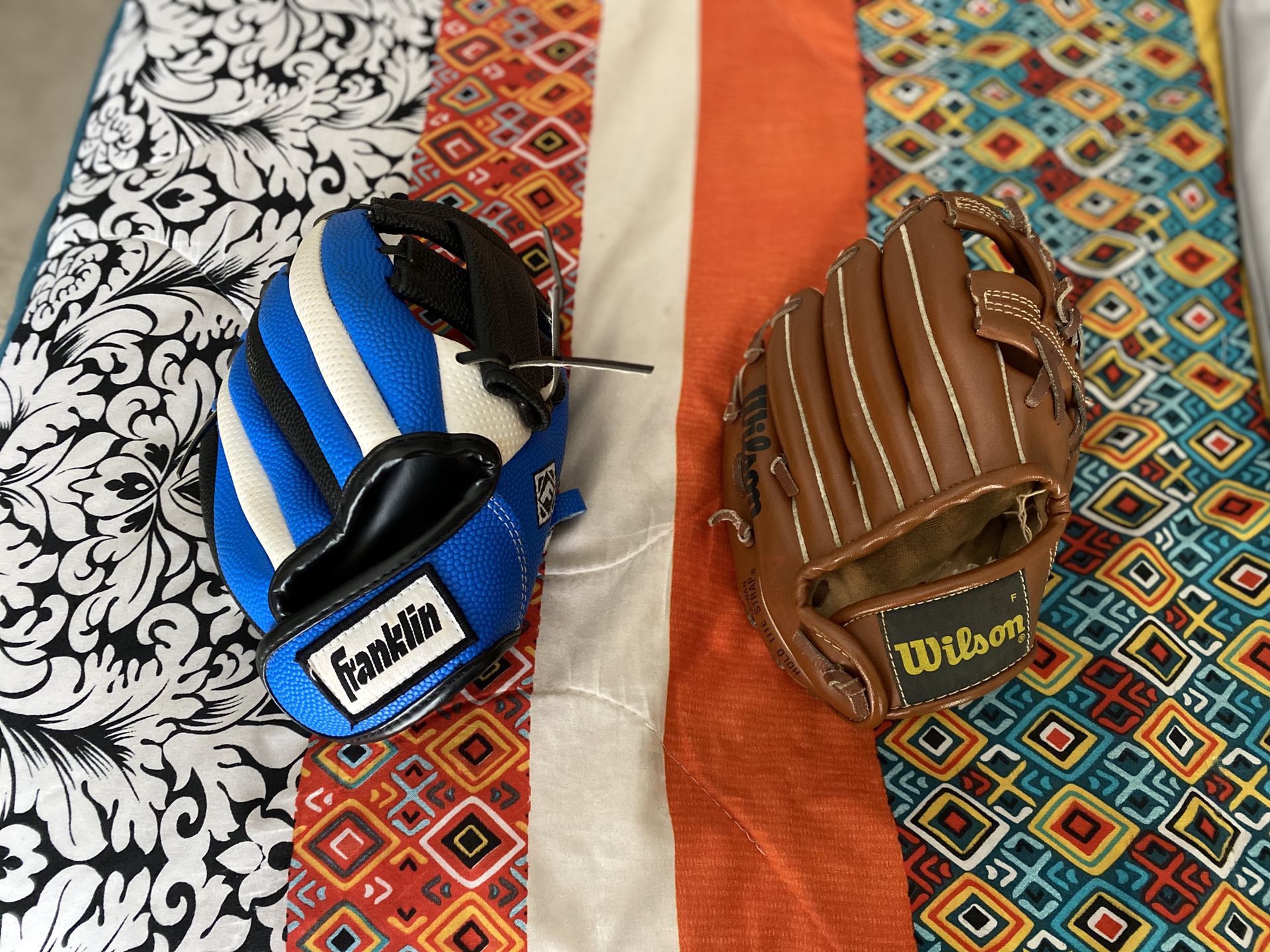 Baseball gloves (TBall size)