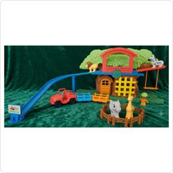 Animal Zoo Playset with Car, Animals, and Sound!