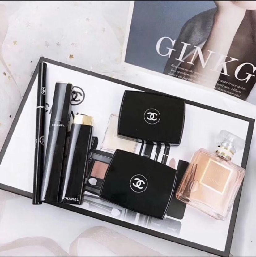 CHANEL GIFT BOX