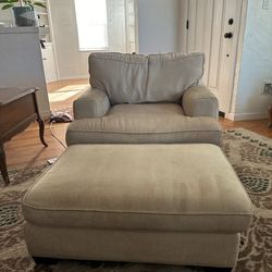 Oversized chair with Ottoman