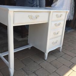 French provincial Desk 