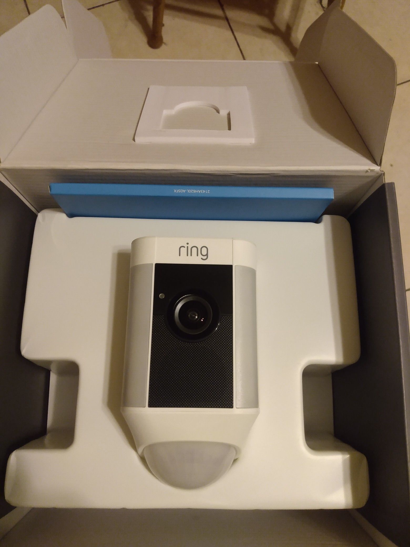 Ring spotlight cam mount outdoor security camera & spotlight
