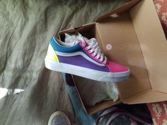 VAN'S OFF THE WALL.