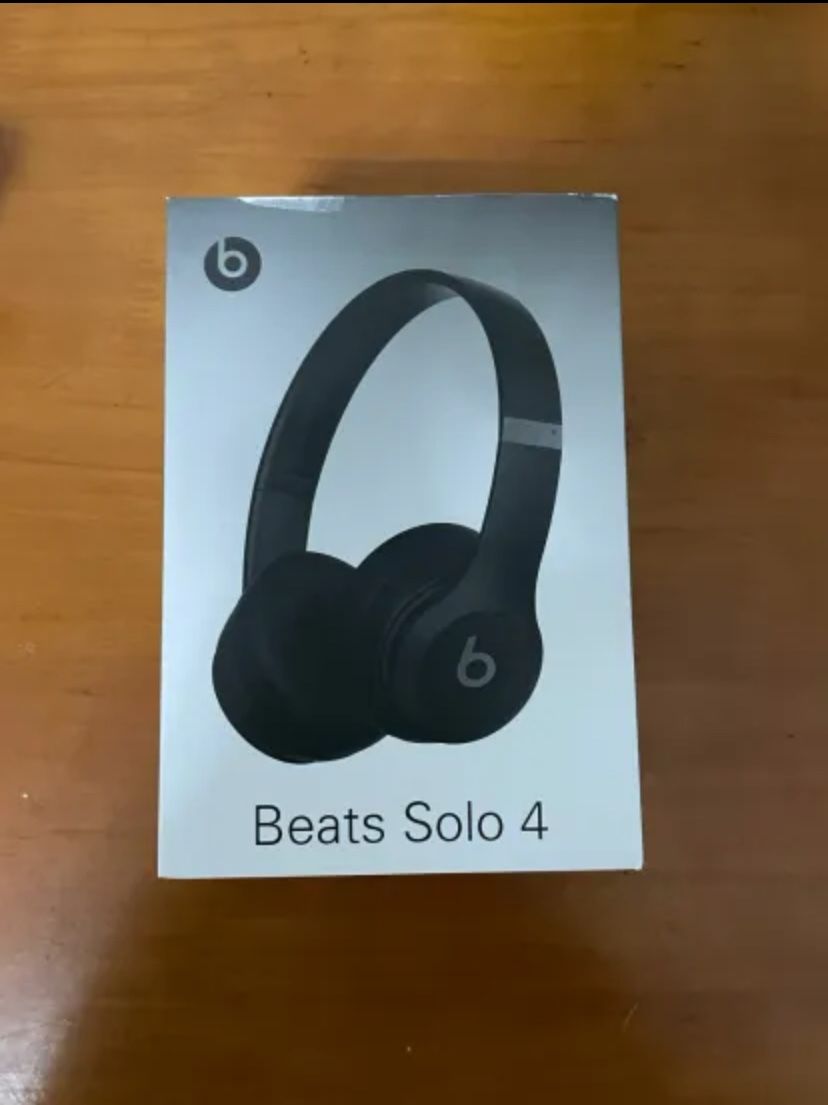 Beats Solo 4s