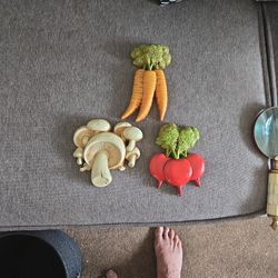 Homco Vegetables Wall Hanging Set of 3 Carrot  Radish Mushrooms Kitchen Vtg 1982
