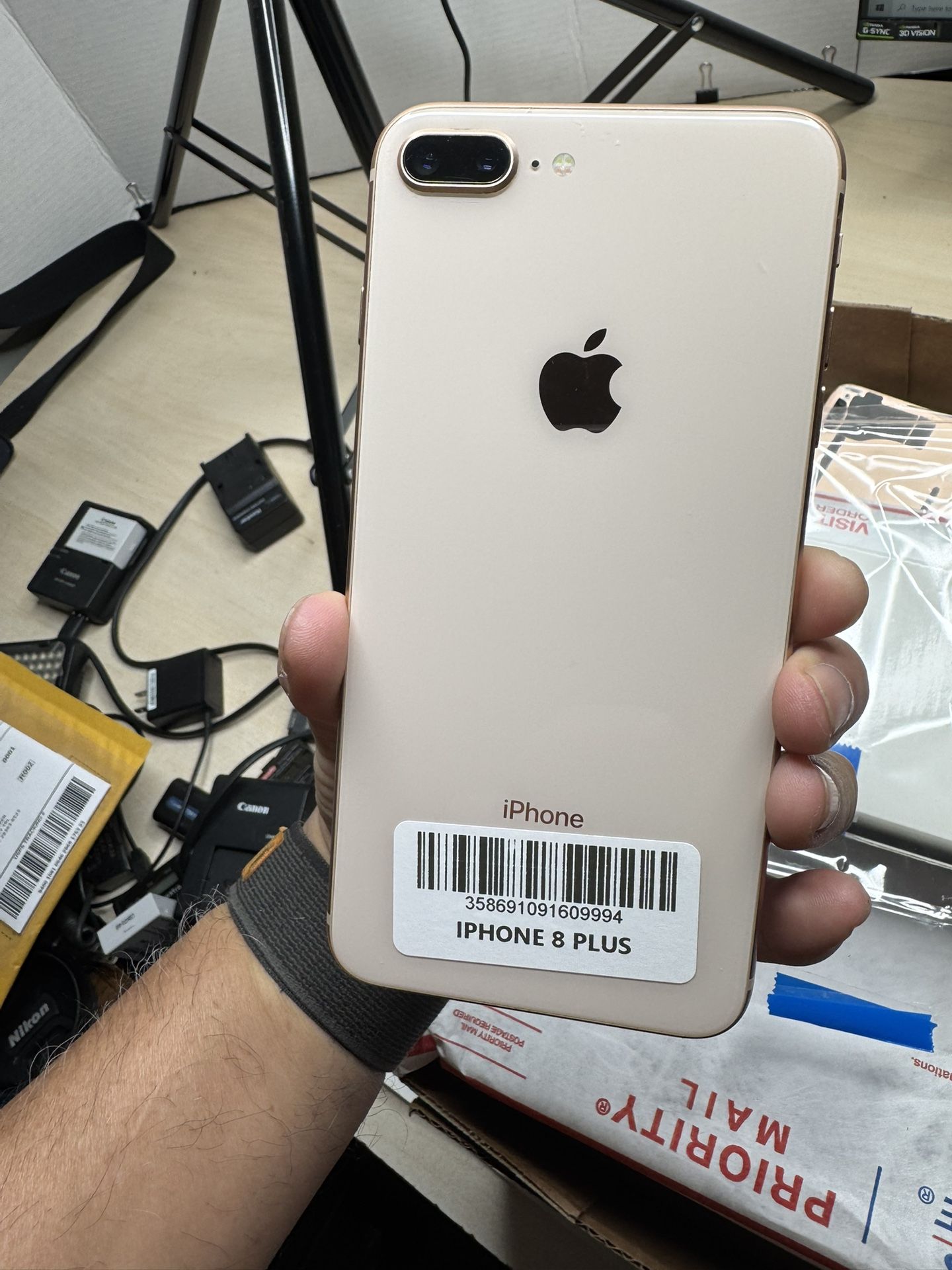 Apple iPhone 8 Plus 64GB Unlocked – A1864 – iOS 16.7.10 – 83% Battery – Multiple Colors