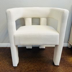 ACCENT CHAIR 