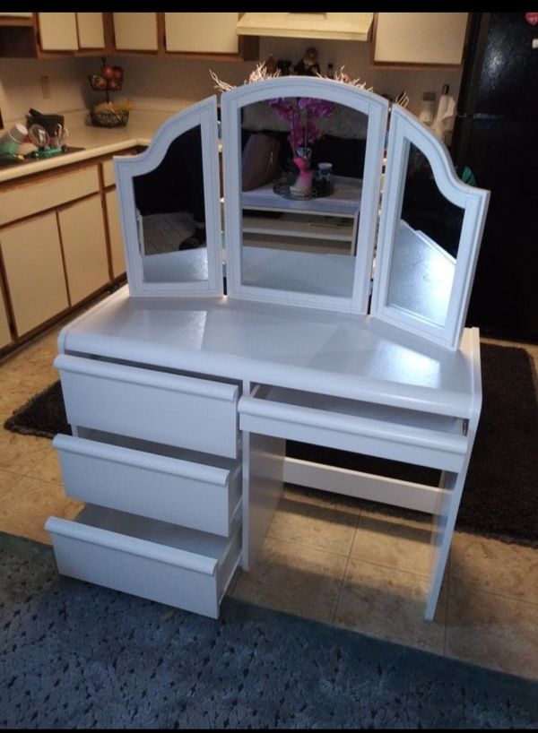 Vanity desk for Sale in Los Angeles, CA OfferUp