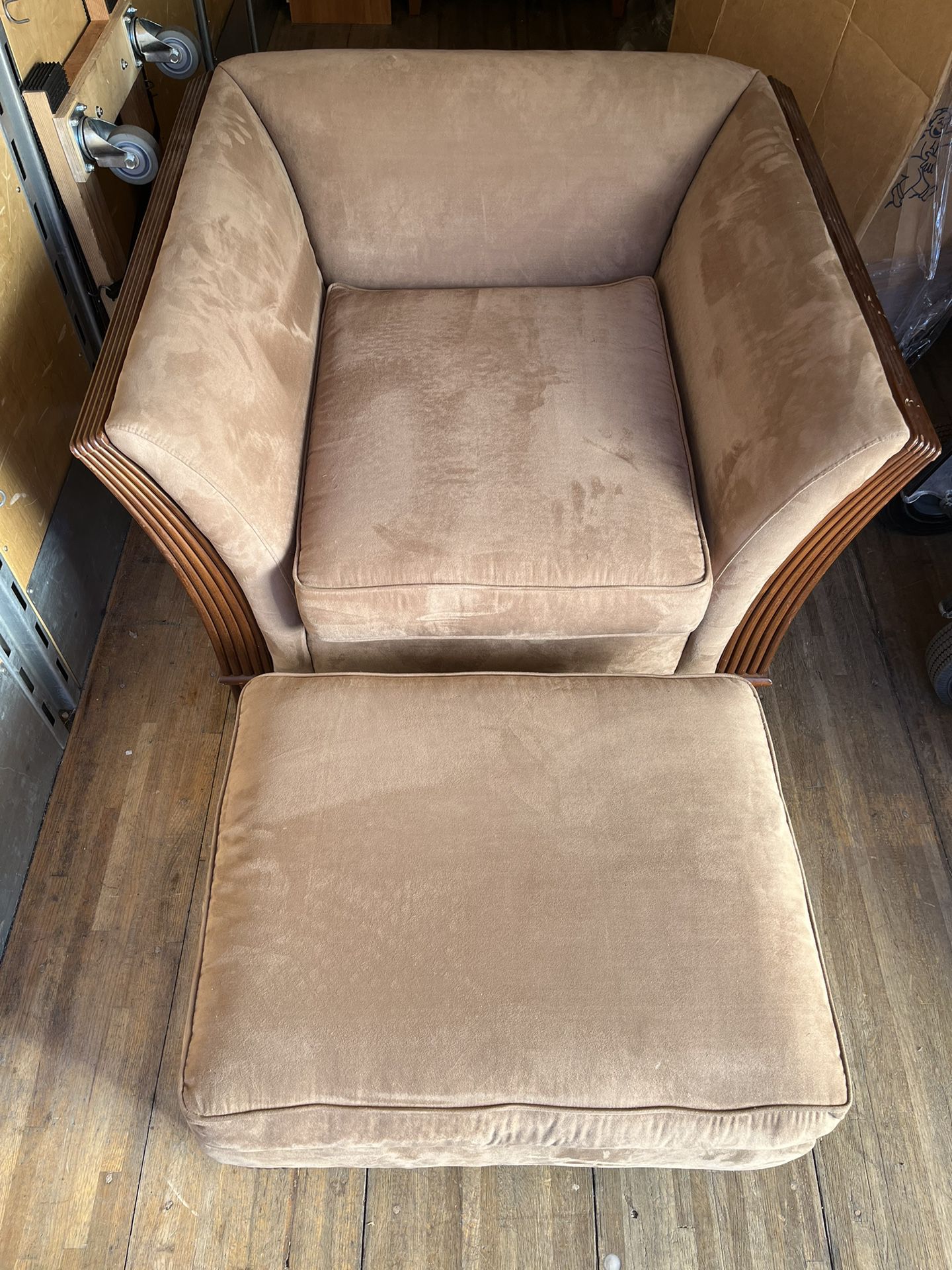Chair W/ Ottoman 