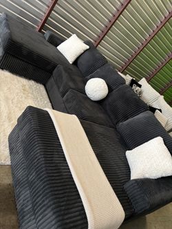 LIKE NEW oversized U Sectional sofa couch (DELIVERY AVAILABLE)