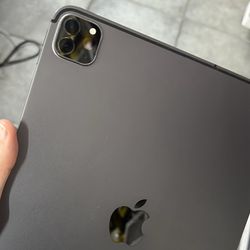 iPad 13-inch (M4) Wifi & Celular 