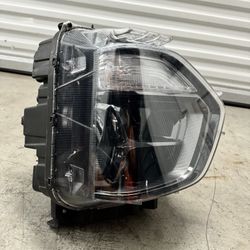 2019 - 2020 HYUNDAI SANTA FE RH PASSENGER HEADLIGHT OEM
