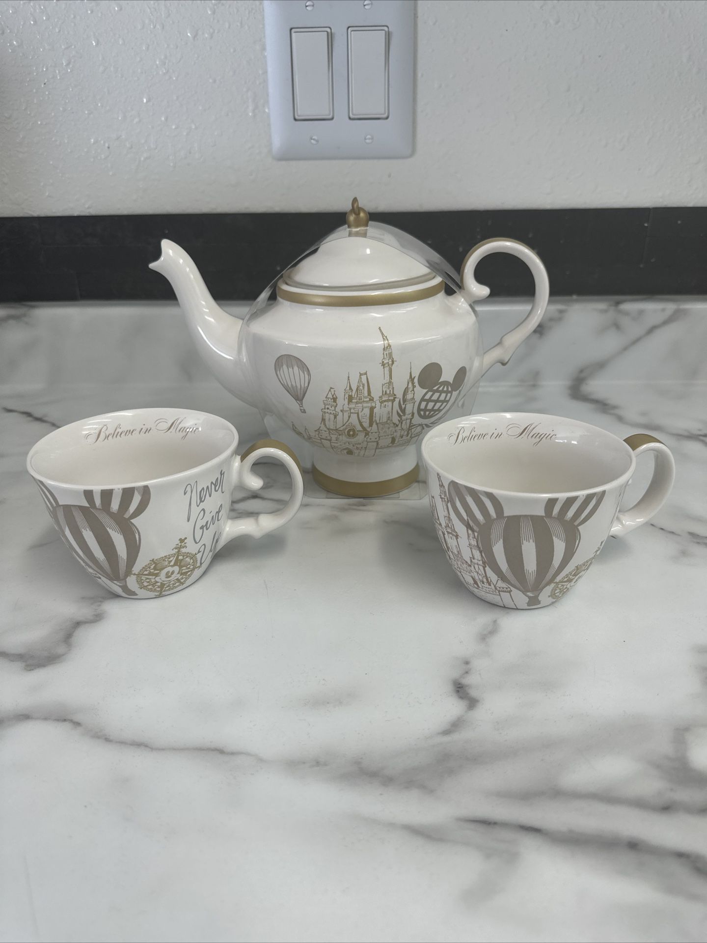 Disney Parks Exclusive Ceramic Teapot And Tea Cups