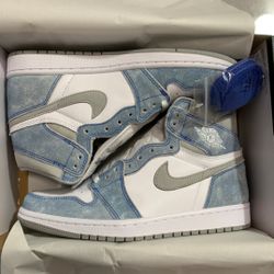 Jordan 1 Retro High “Hyper Royal‘’