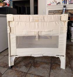 Arm’s reach co-sleeper and stand-alone bassinet