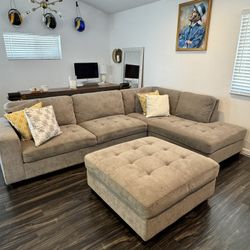 Thomasville Miles Fabric Sectional with Storage Ottoman