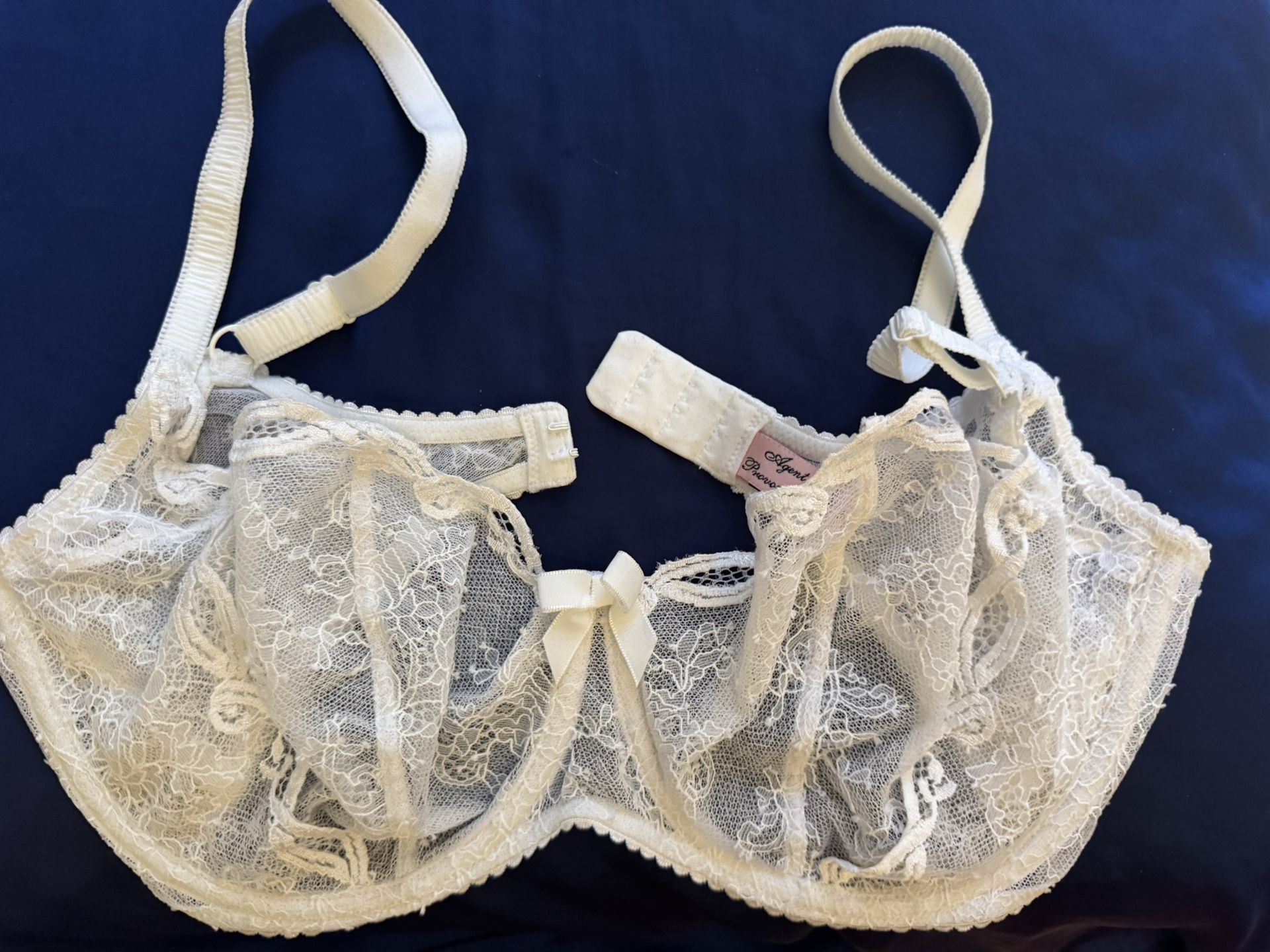 Bras 36E (2), And 38DDD