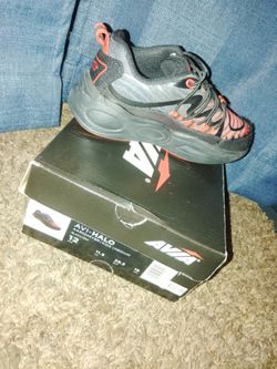 Shoe's boys size 12.