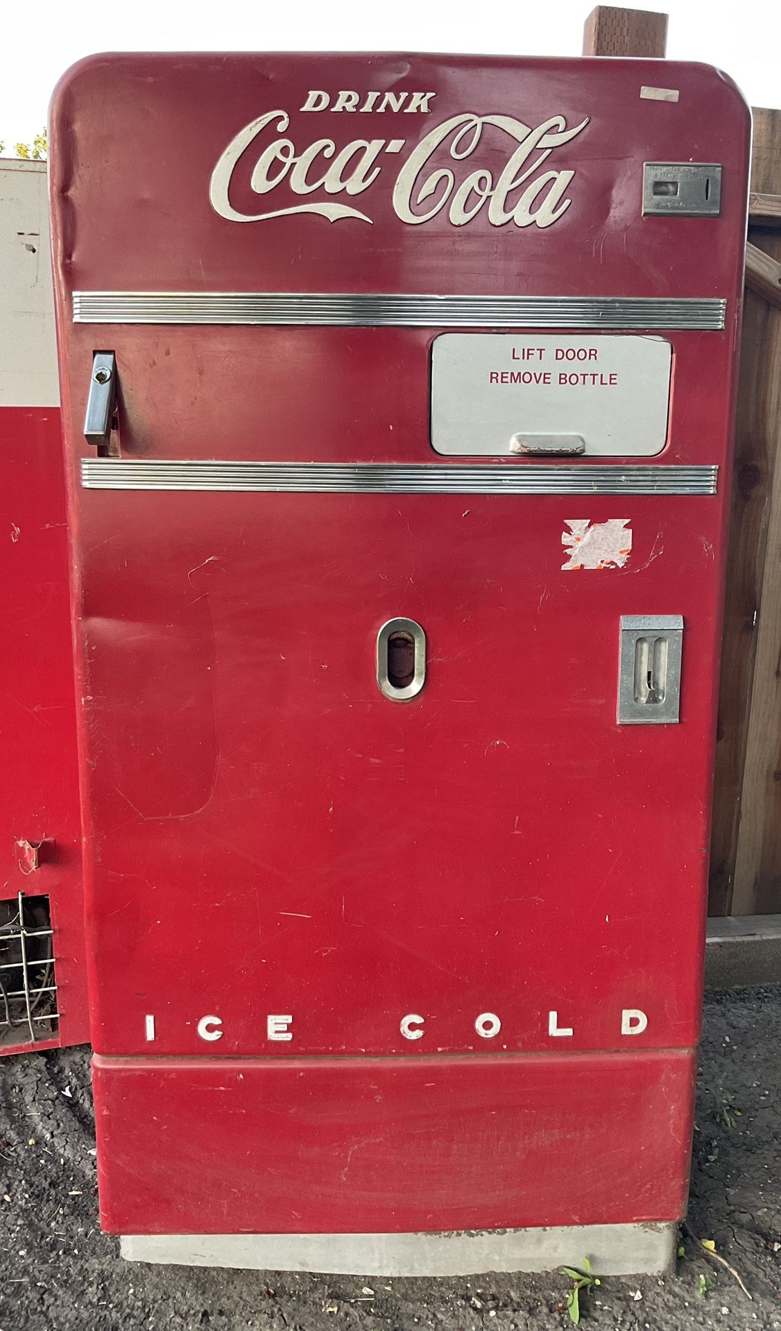 V-83 VENDO Vintage Coca-Cola machine Untested use for parts or Restore, Antique Coke