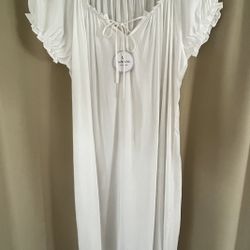 Brand New Women’s Off-White nightgown size large. 