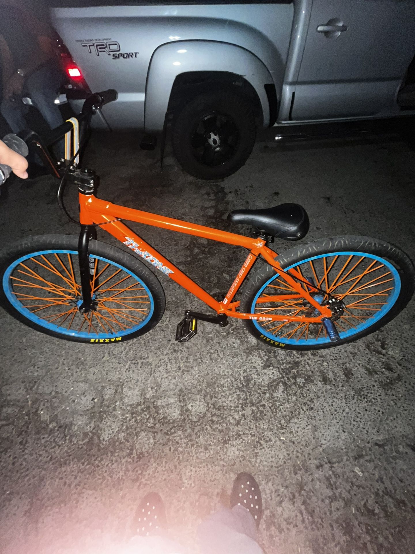 29 inch throne bike with disc brakes shoot offer or trades