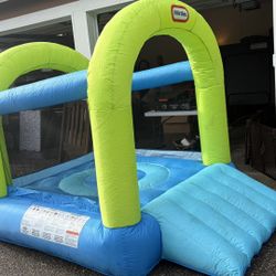Little Tikes Inflatable Bounce House With Air Pump