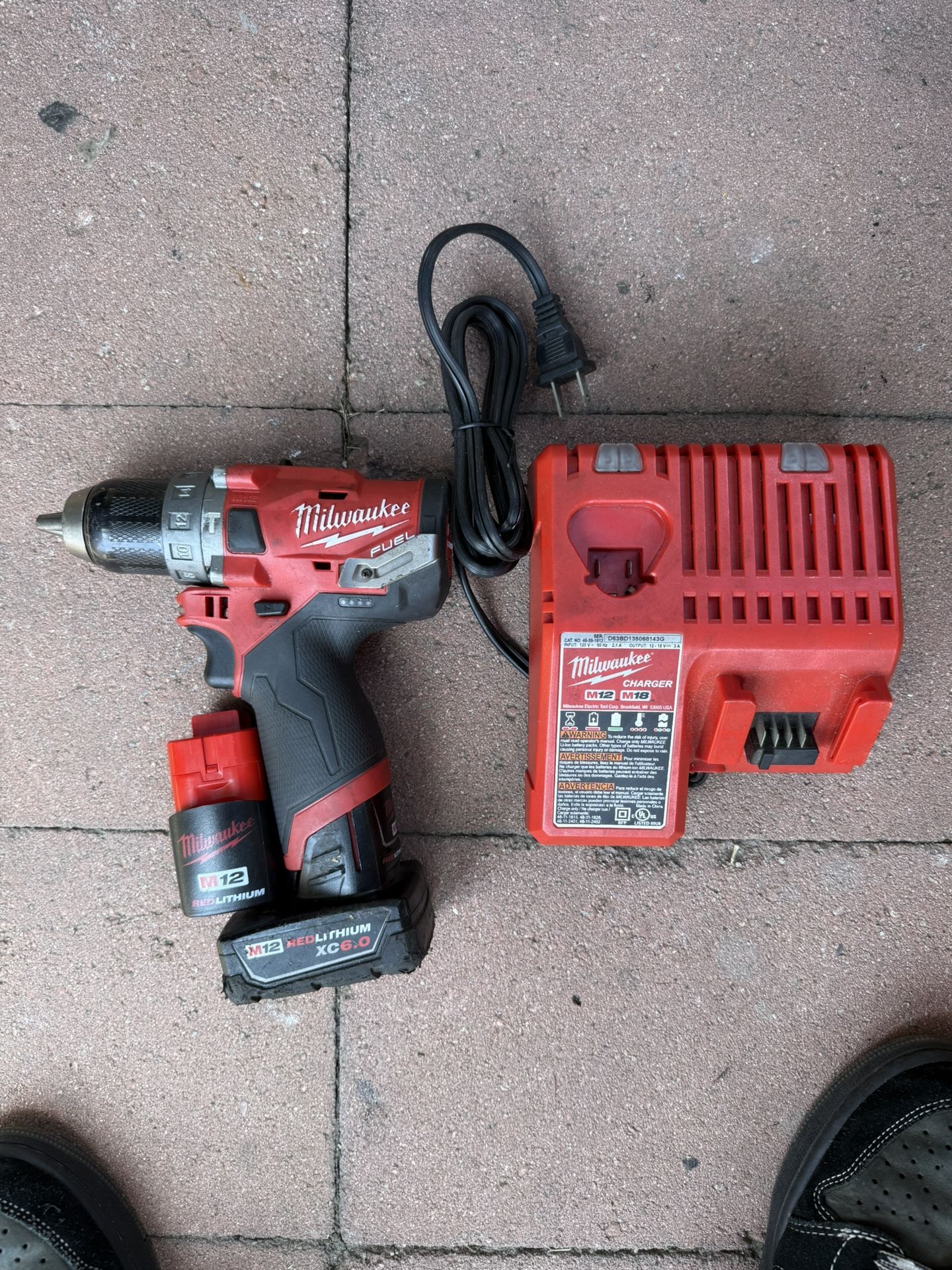 Milwaukee M12 FUEL HAMMER DRILL AND BATTERY